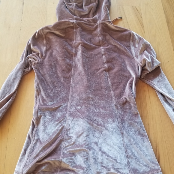 SOLD Lululemon Rare Hooded Define - Picture 2 of 9